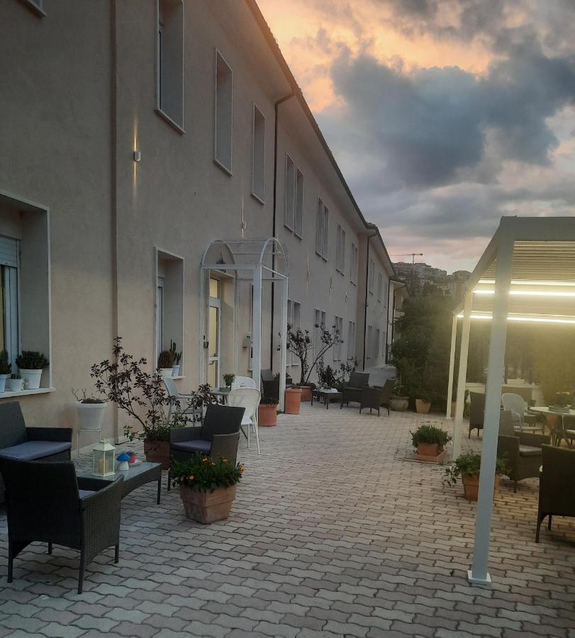 Hotel Porta Rivera L'Aquila Exterior photo