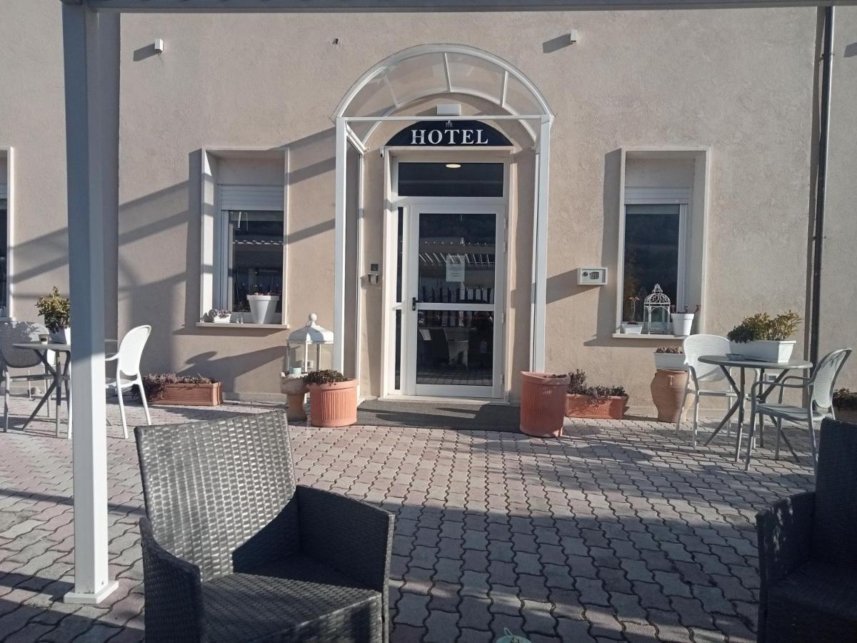 Hotel Porta Rivera L'Aquila Exterior photo