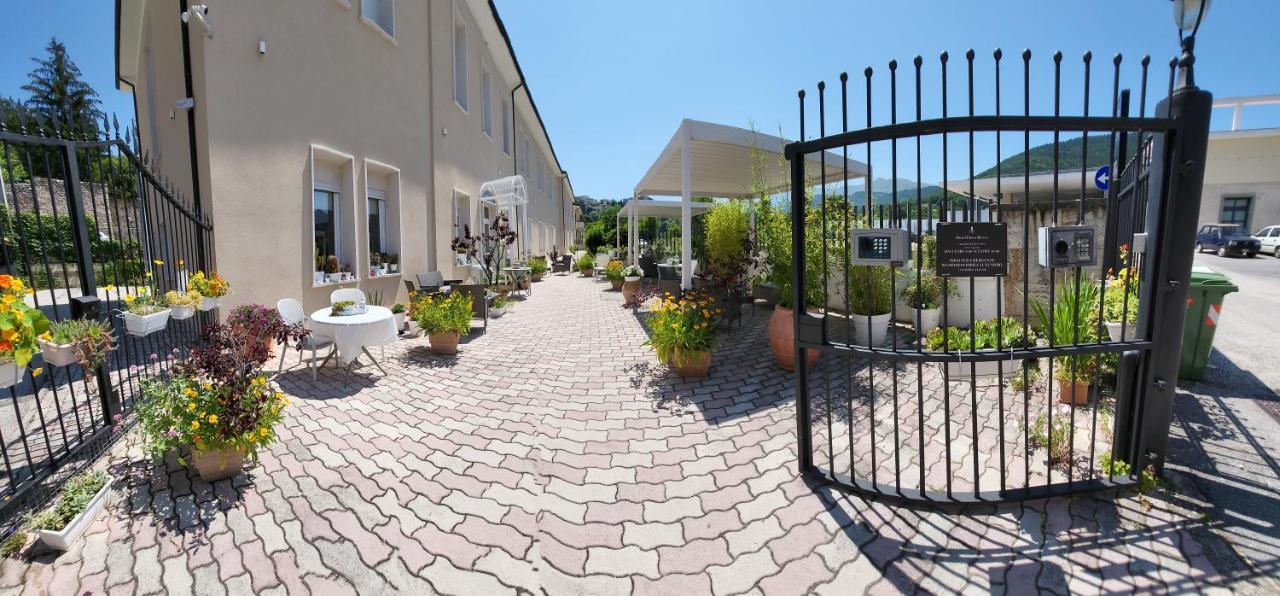 Hotel Porta Rivera L'Aquila Exterior photo
